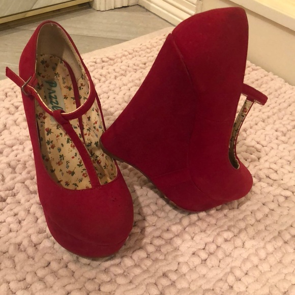 Red shoes - Picture 1 of 3